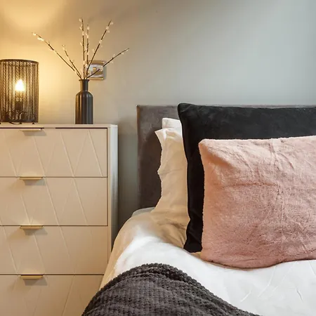 Beautiful 2 Bed With Balcony Bradford