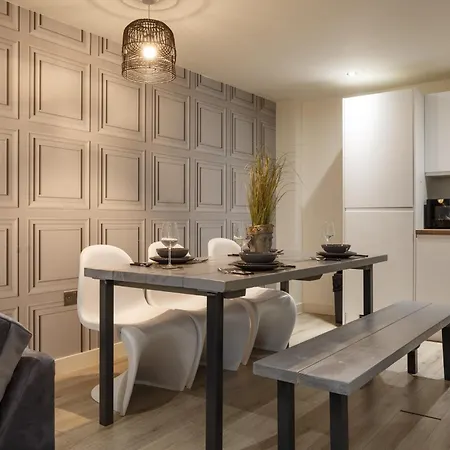 Apartman Beautiful 2 Bed With Balcony