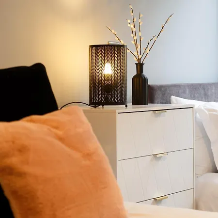 Apartman Beautiful 2 Bed With Balcony *