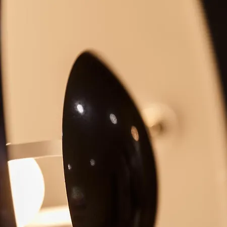 Beautiful 2 Bed With Balcony *