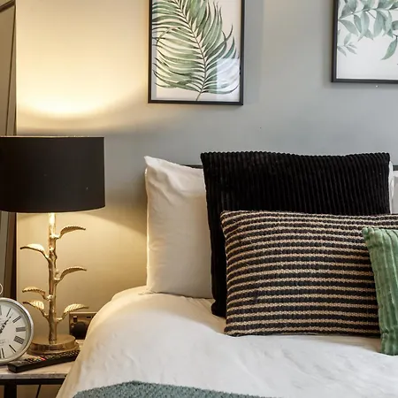 公寓 Beautiful 2 Bed With Balcony 布雷得佛