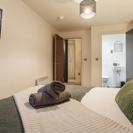 公寓 Beautiful 2 Bed With Balcony