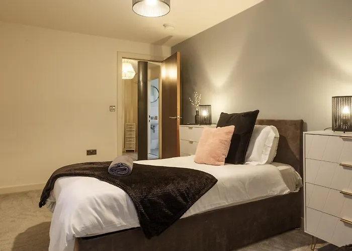 Beautiful 2 Bed With Balcony