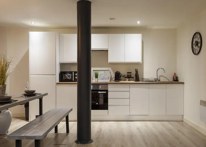 Beautiful 2 Bed With Balcony