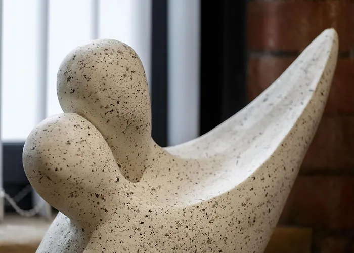 Beautiful 2 Bed With Balcony 布雷得佛