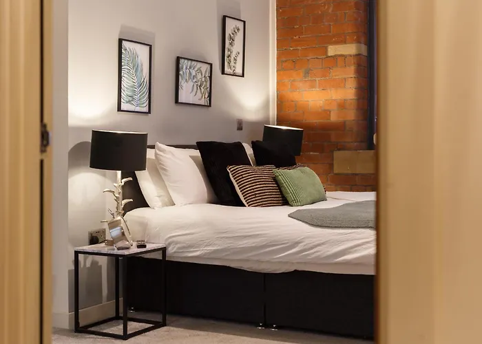 Beautiful 2 Bed With Balcony Apartment