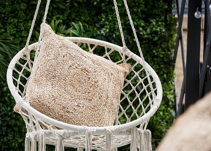 Beautiful 2 Bed With Balcony 布雷得佛